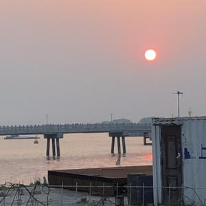 边查下面边吸奶很爽
